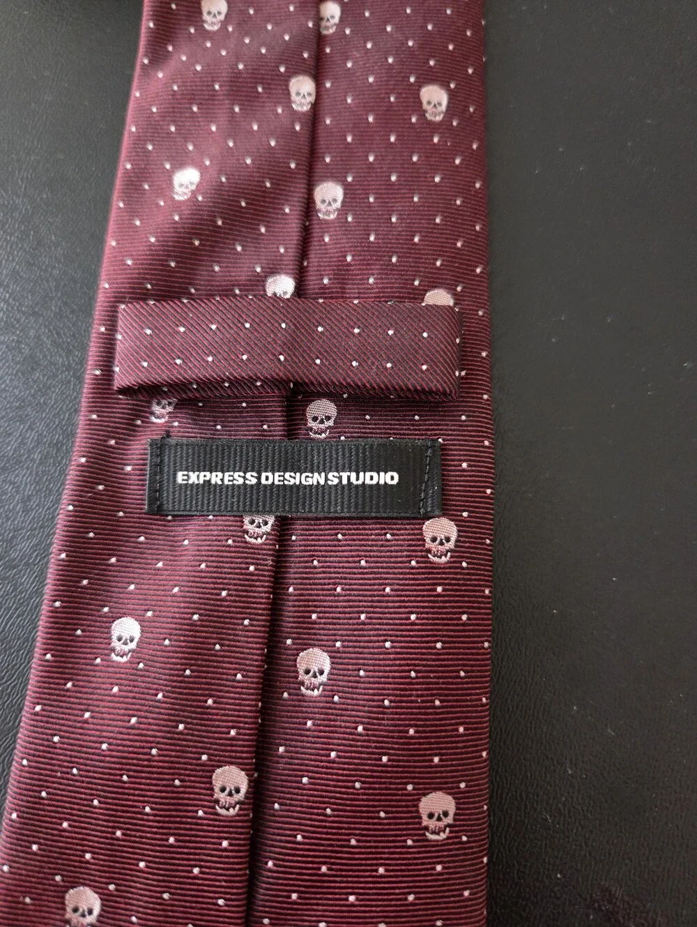 💀 Express Design Studio Premium Silk Skull Tie - Oxblood